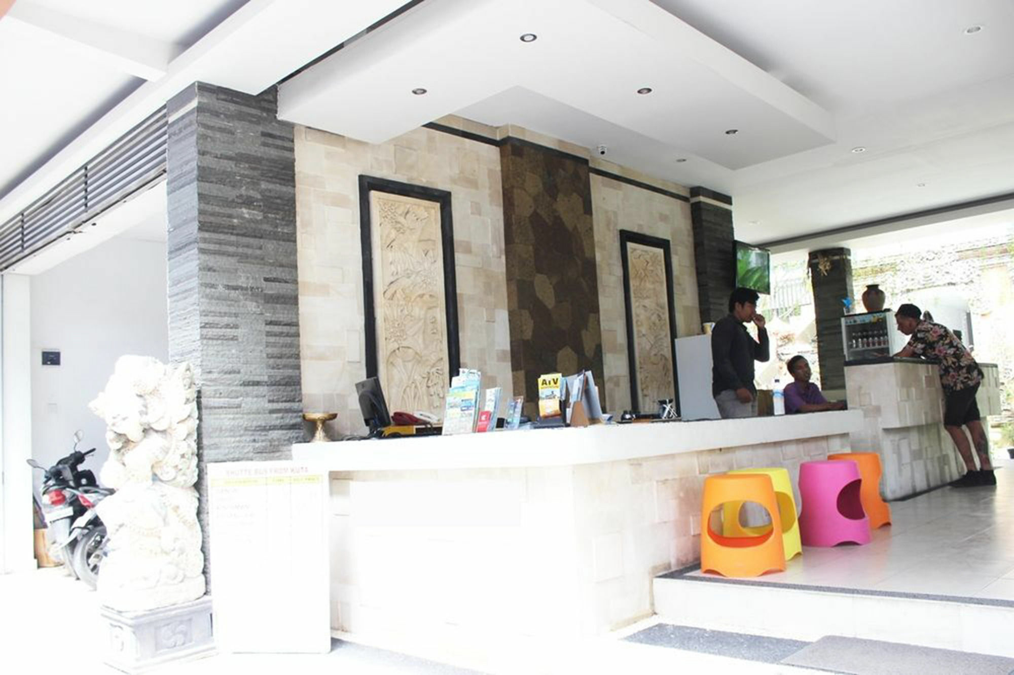 Kuta Beach Hostel Buitenkant foto