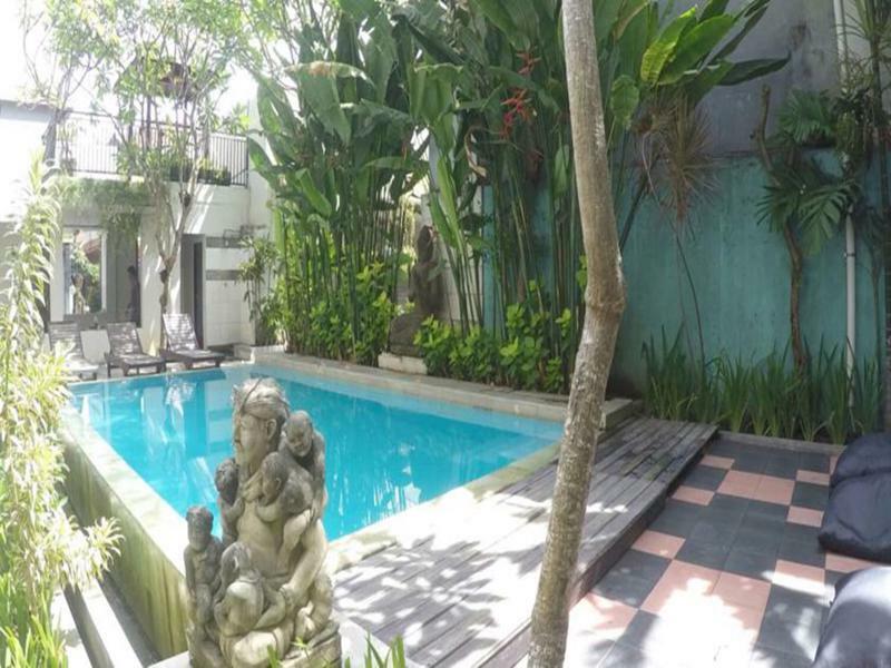 Kuta Beach Hostel Buitenkant foto