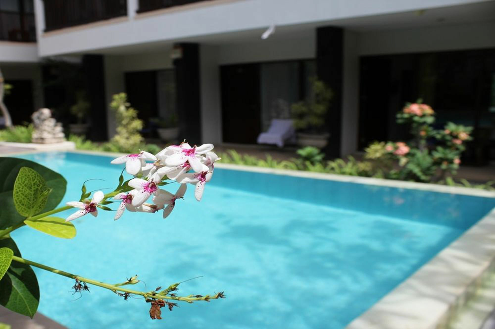 Kuta Beach Hostel Buitenkant foto