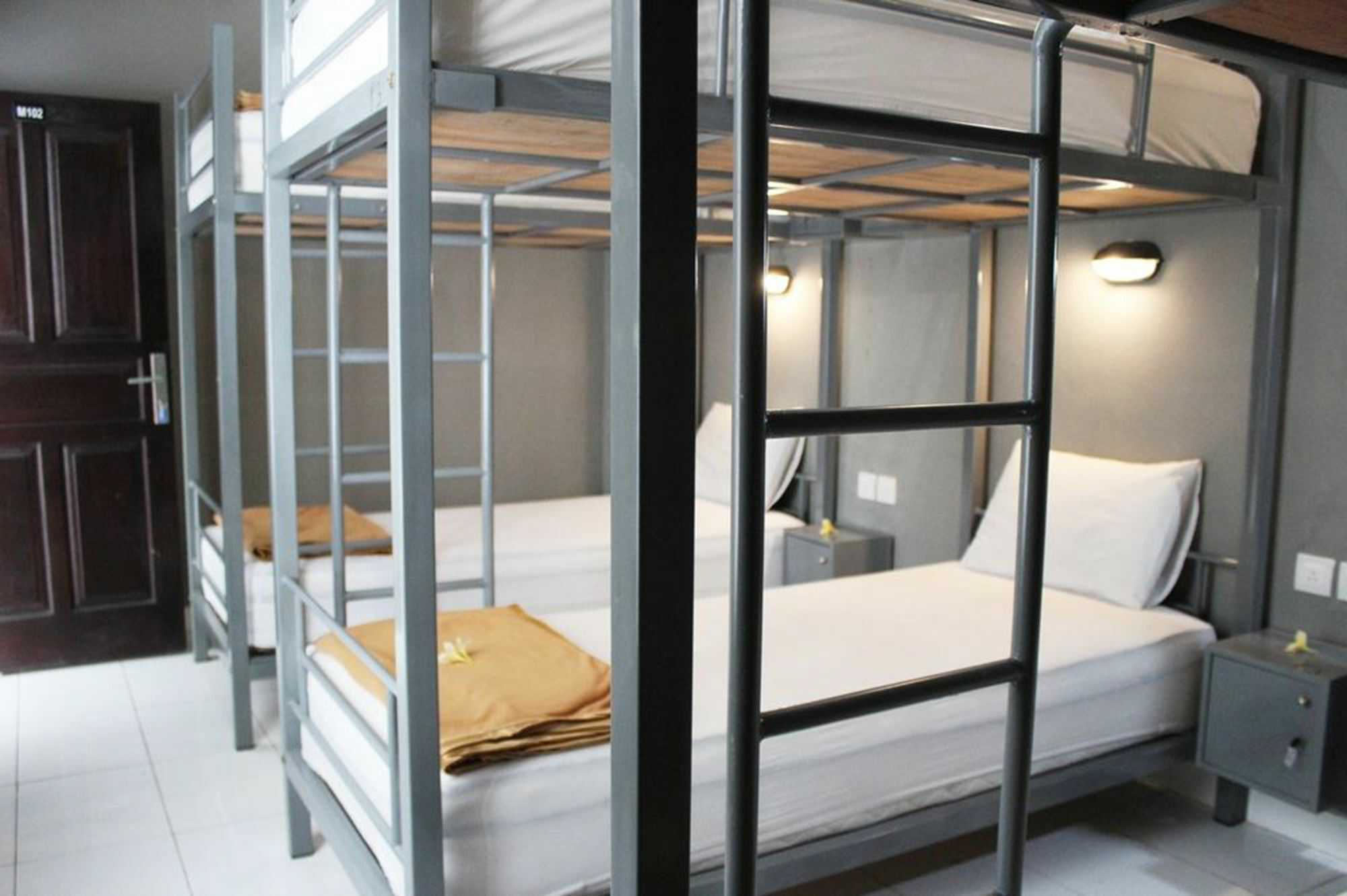 Kuta Beach Hostel Buitenkant foto